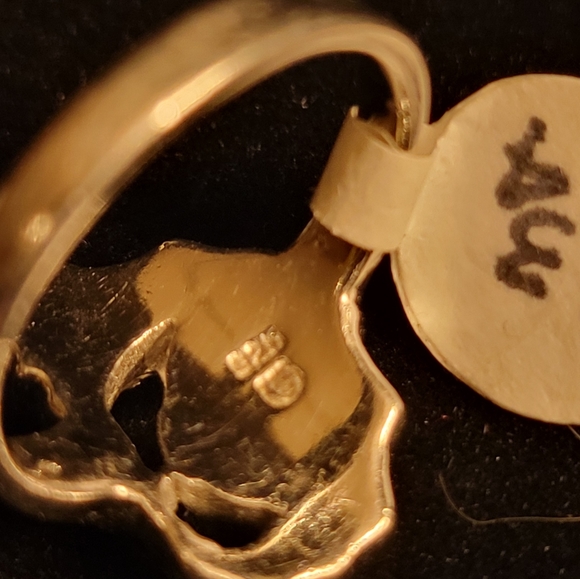 925 Sterling Silver and Lab Opal Seahorse Ring - Picture 4 of 4